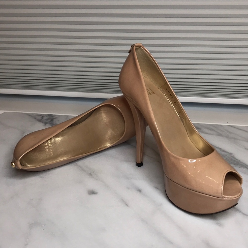 Stuart Weitzman Nude Patent Leather pumps size 7